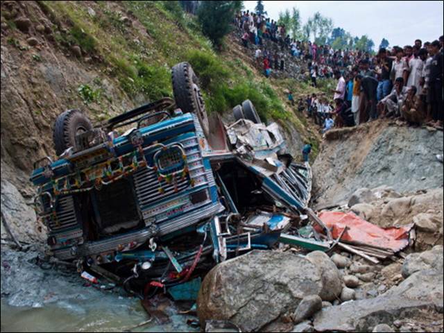 30 killed in bus overturned into a ditch in Orissa, India