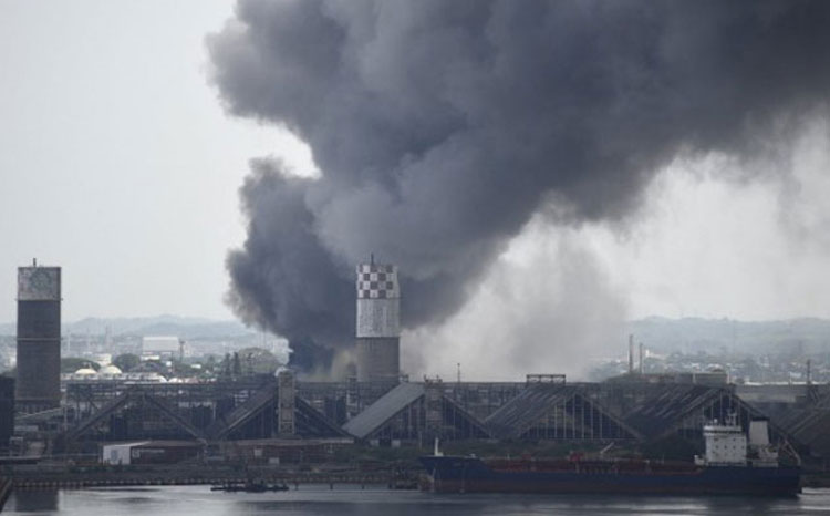 Mexican oil rose plant blast kills 28