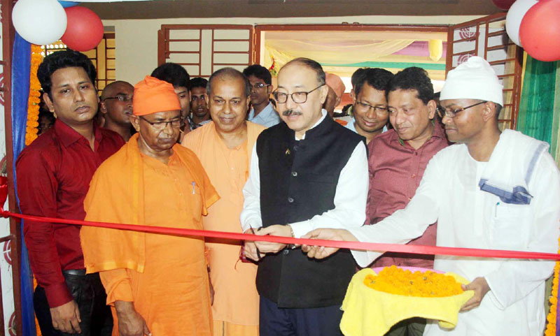 Indian High Commissioner to Sri Ramakrishna Mission in Comilla