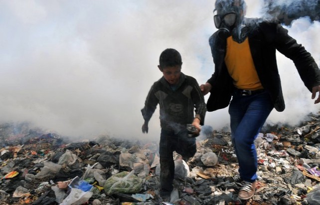 Syria barrel bombs after food aid