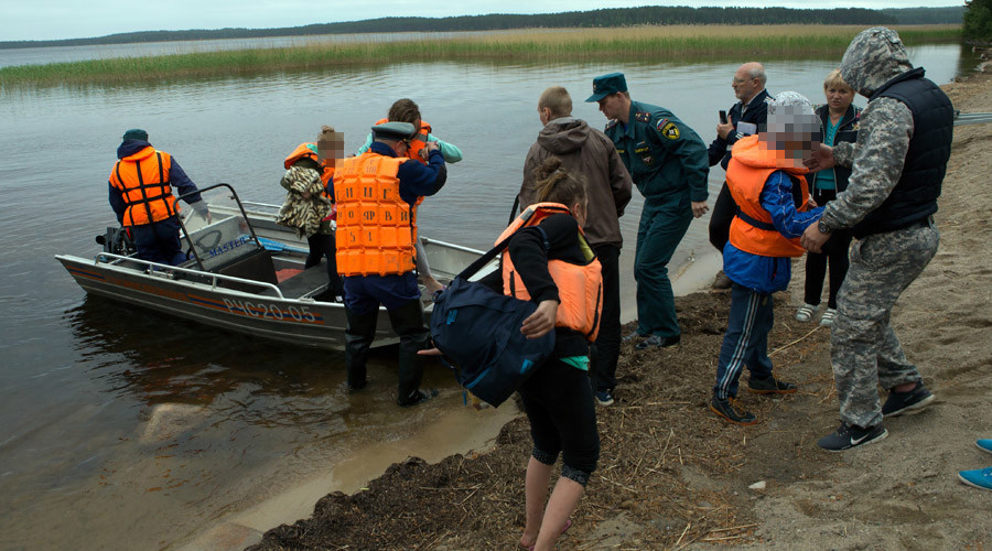 14 children died when their boat sank in the lake in Russia