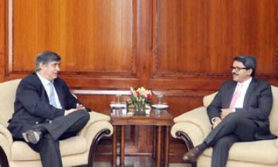 Urged the Portugal government to simplify the visa process
