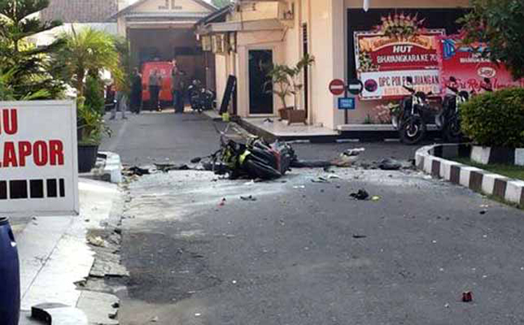 The explosion in front of the Police Headquarters in Indonesia