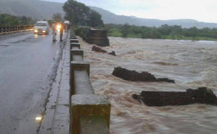 22 missing for bridge collapse in Maharashtra