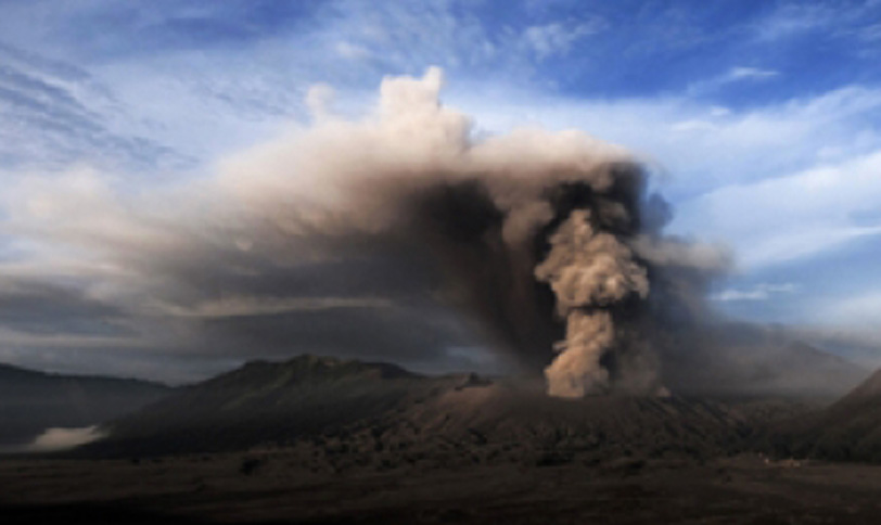 Eruption in Indonesia:Two airport suspended