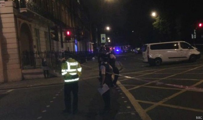 1 killed in London with a knife attacked