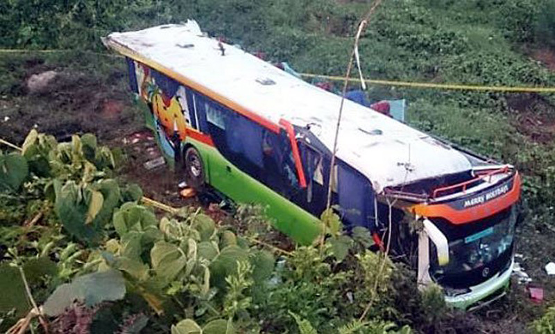 Nepal bus crash kills 33