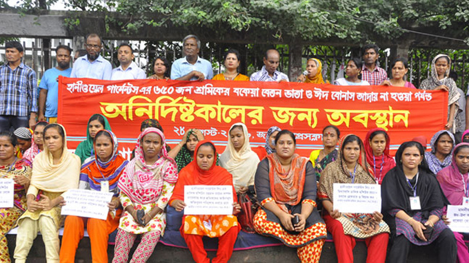 Garment workers demanding salary and bonus program