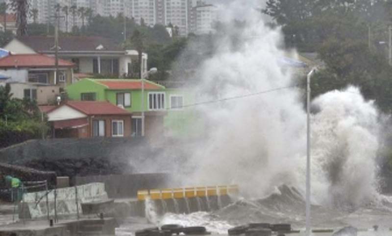Japan typhoon kills 9