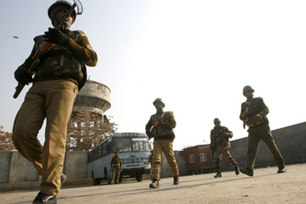 Bomb kills 15 in Pakistan's courts and the Christian Colony