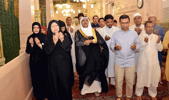 Khaleda on way to Saudi for Hajj