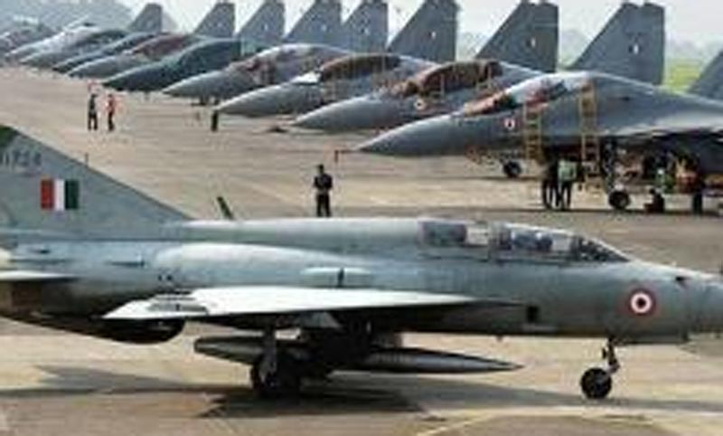 Indian fighter turning Pakistan border