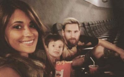 Messi in cinema hall with his family