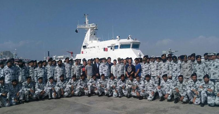 China handed over two ships to Pakistan