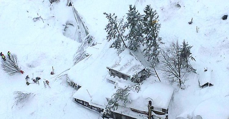 Italy earthquake caused the collapse of the ice in many casualties feared