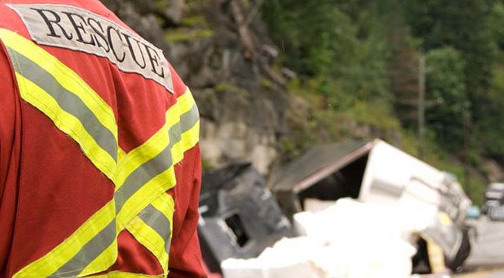Italy bus crash kills 16