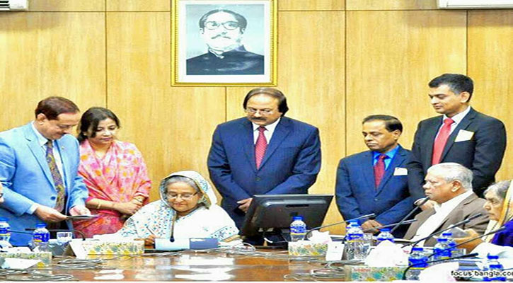 PM unveiled customs commemorative stamp