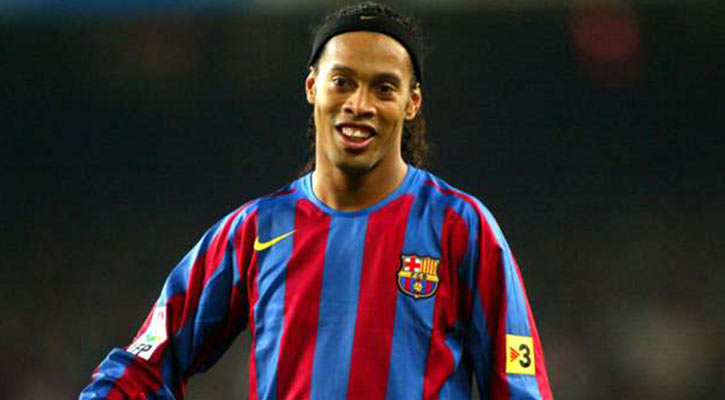 Ronaldinho back again in Barcelona