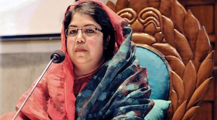 State Minister gave sari to speaker