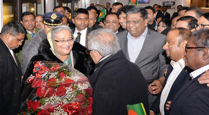 PM arrives in Germany