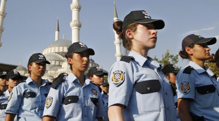 Turkish women troops are able to wear the hijab