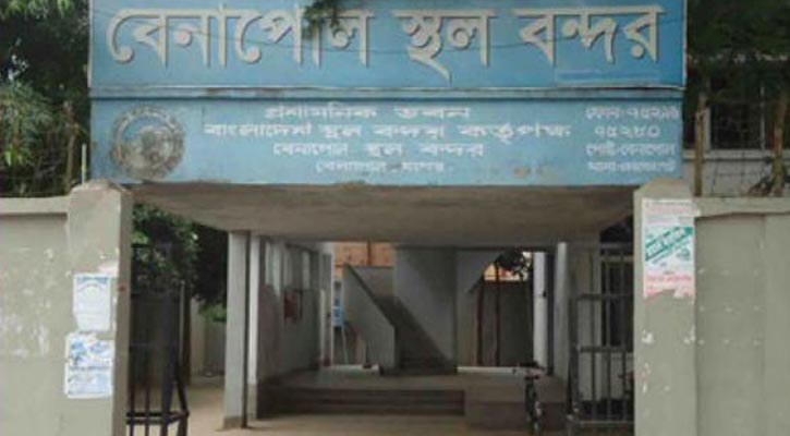 Transport strike in Benapole import-export