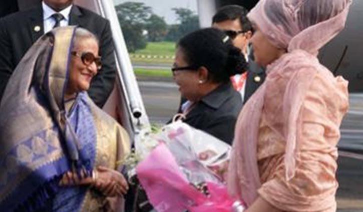 PM arrives in Jakarta
