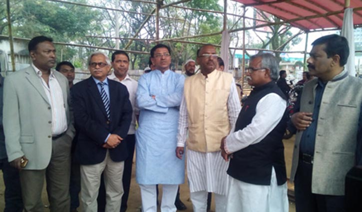 Militants to embarrass the government:Hanif