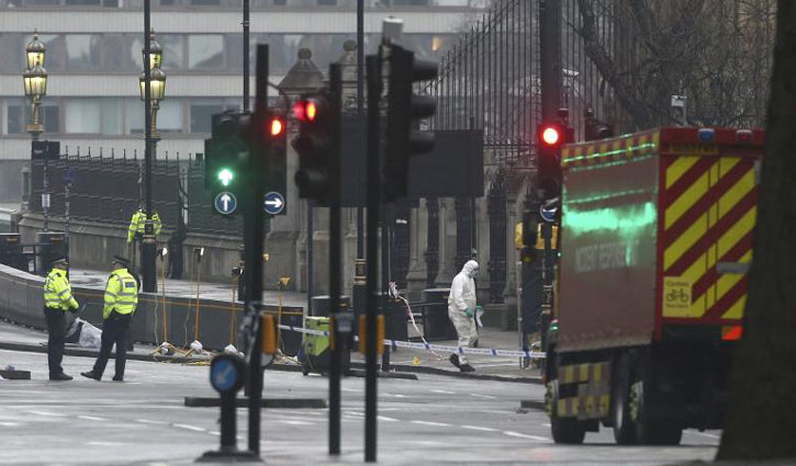 Outside the British Parliament attack:arrest 7
