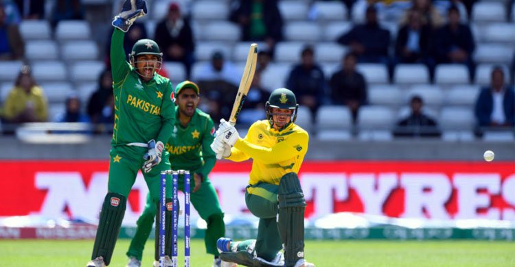 Pakistan scored 220 runs to South Africa