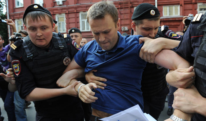 Russian opposition leader arrested