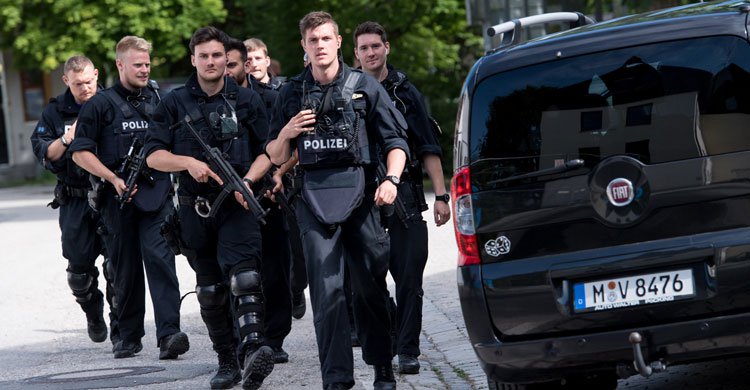 4 people injured in Munich railway station