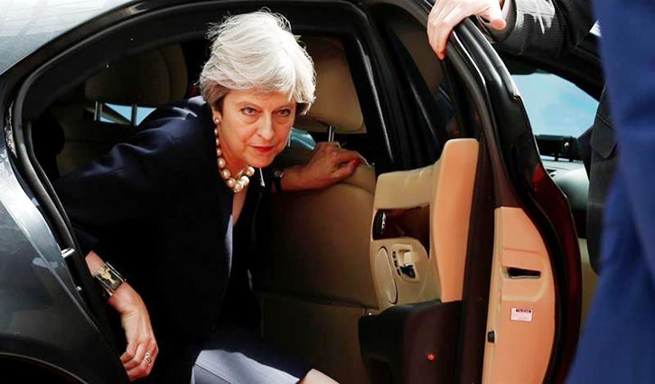 Europeans can stay in UK after breaks:May