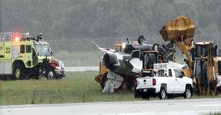 US war aircraft overturned in runway