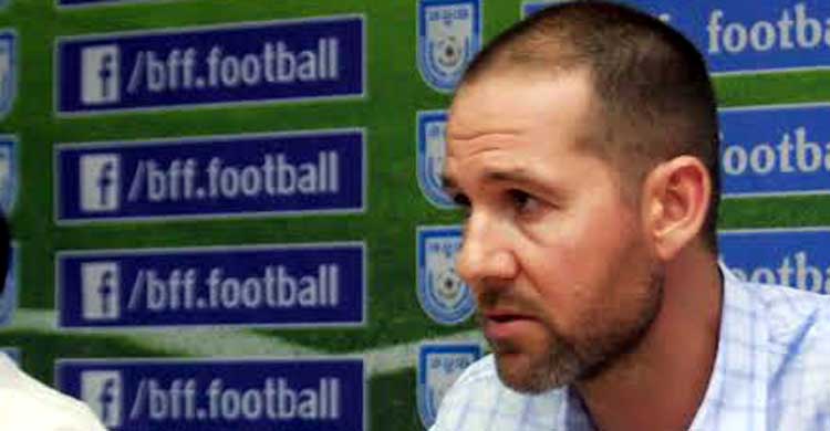 Football team coach Oord has returned