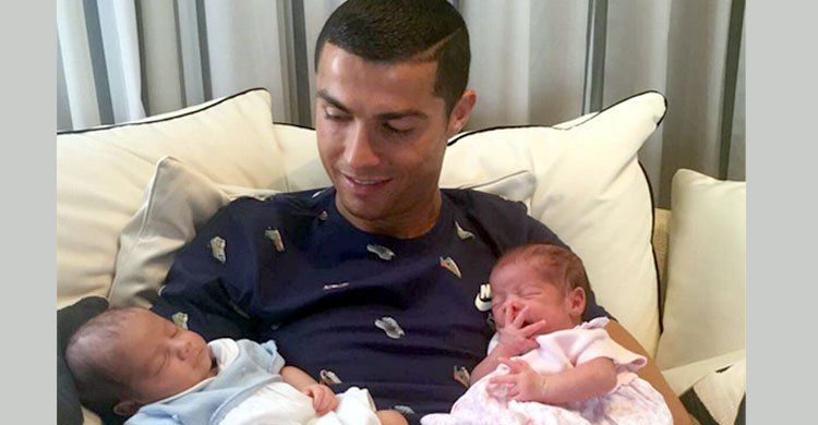 Ronaldo public with twins
