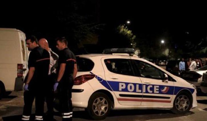 8 people injured in mosquitoes outside France