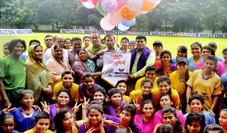 Walton started the first inter-college women baseball competition