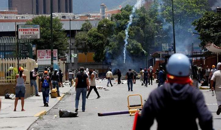 Mass protests 2 killed in Venezuela