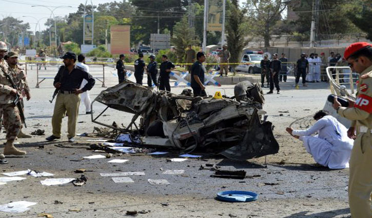Suicide bomber kills 35 people in Kabul