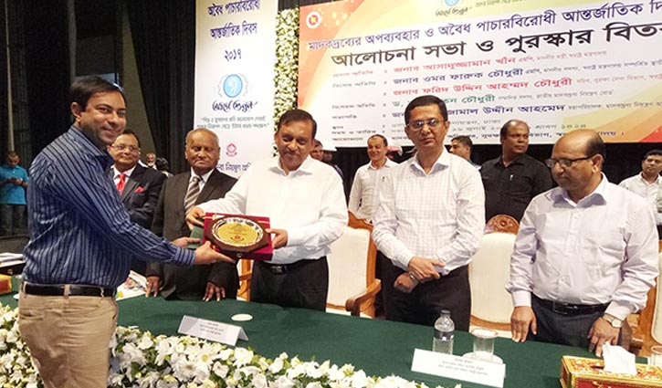 Develop anti-drug attitude:Home Minister