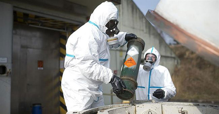 Detective chemical weapons factory