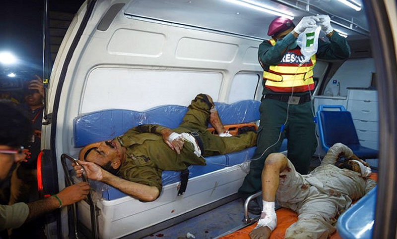 Suicide attack in Pakistan killed 5 police