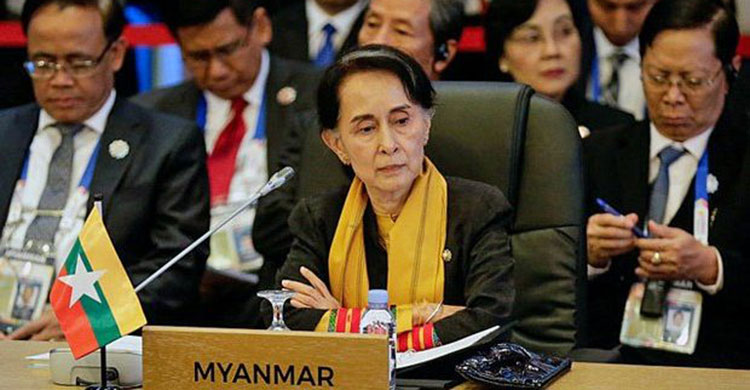 Suu Kyi at the press conference in ASEAN