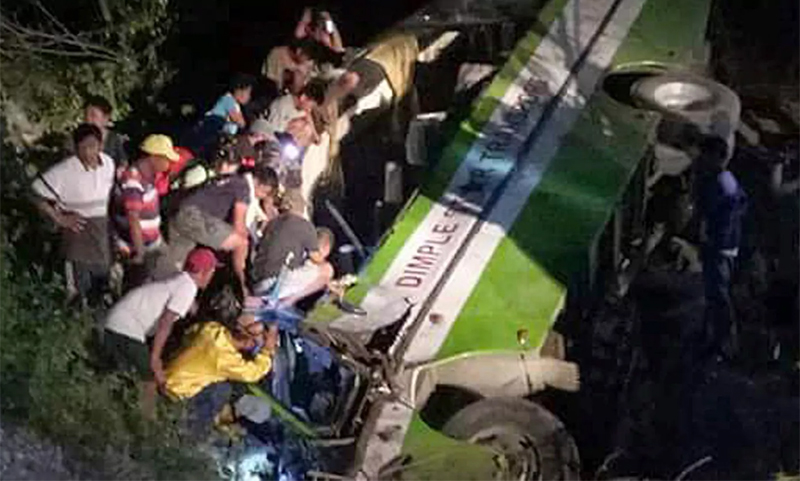 19 killed in bus accident in Philippines