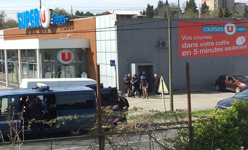 Gunmen shot dead 1 in France, many hostages