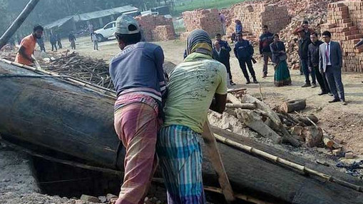 মেহেরপুরে অবৈধ ৪টি ইটভাটা মালিককে জরিমানা ও ড্রাম চিমনি ধ্বংস