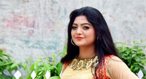 ইংল্যান্ডের বিশ্ববিদ্যালয়ের আইন পড়ছেন সালমা