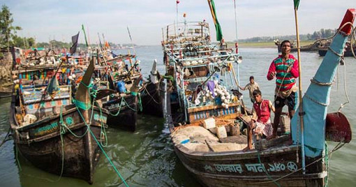 ঘূর্ণিঝড় মোরার কবলে পড়ে ছয় ট্রলারসহ নিখোঁজ ৭১ মাঝি