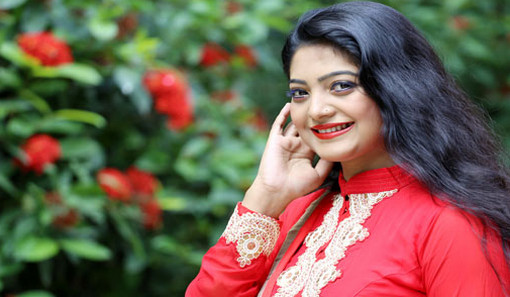জীবনযুদ্ধে ঘুরে দাড়িয়েছেন সালমা, আইনে পড়ছেন ইংল্যান্ডের বিশ্ববিদ্যালয়ে
